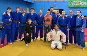 Equipo masculino de Yutori Sports — Liga Nacional de Judo, Tercera División · Nuestro coach siempre con nosotros